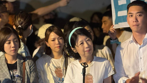 民众党前党主席柯文哲妻子陈佩琪不满国民党台北市议员钟小平态度,表态再告一次。 民众党前党主席柯文哲妻子陈佩琪不满国民党台北市议员钟小平态度,表态再告一次。