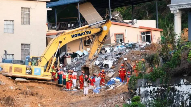 广州白云区山泥倾泻第13名被困人员被发现,仍有1人失踪。 广州白云区山泥倾泻第13名被困人员被发现,仍有1人失踪。