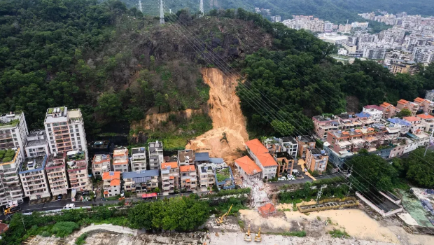 山体滑坡 山体滑坡