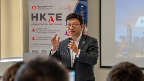 梁振英批人才家庭不落户 梁振英批人才家庭不落户