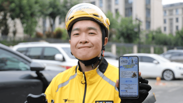 美团推骑手“不闯红灯”激励奖。 美团推骑手“不闯红灯”激励奖。