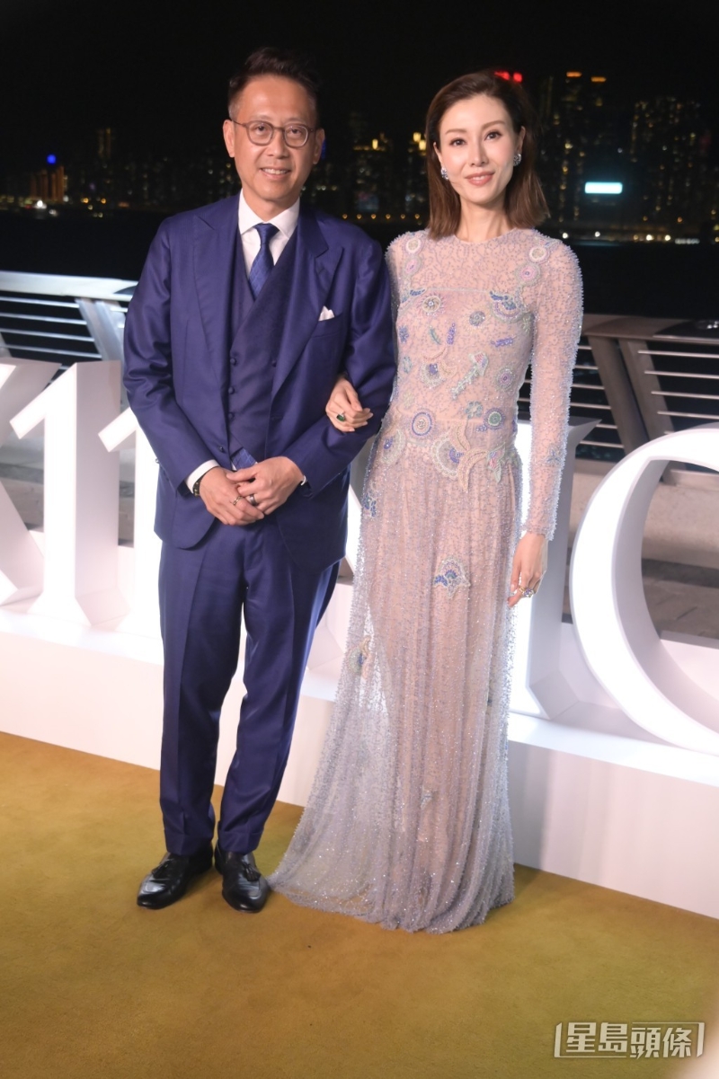 导演王晶近日在抖音上载影片,评论娃哈哈争产案,当中提及李嘉欣夫妇每月领许家家族基金200万元。 导演王晶近日在抖音上载影片,评论娃哈哈争产案,当中提及李嘉欣夫妇每月领许家家族基金200万元。