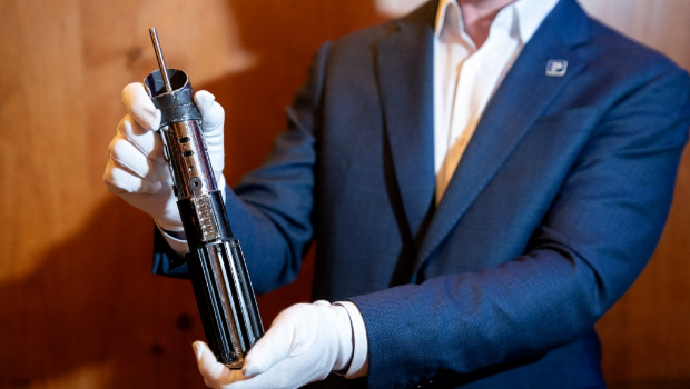 《星战》黑武士光剑将被拍卖。 《星战》黑武士光剑将被拍卖。