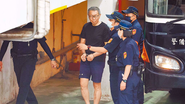 台北地院审理京华城案,民众党前主席柯文哲7日出庭,爆粗口飙骂检察官。 台北地院审理京华城案,民众党前主席柯文哲7日出庭,爆粗口飙骂检察官。