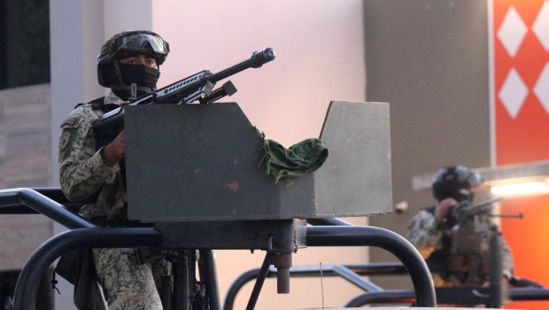 传特朗普已下令国防部备妥方案,准备对拉美贩毒集团动武。 传特朗普已下令国防部备妥方案,准备对拉美贩毒集团动武。