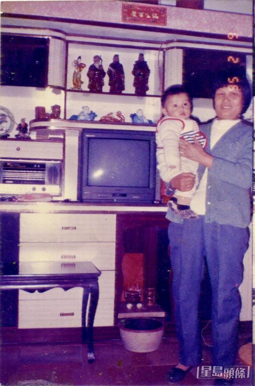 童年时和外婆与热力共存的经历,让朱毅豪萌生改良隔热设施的科研梦。 童年时和外婆与热力共存的经历,让朱毅豪萌生改良隔热设施的科研梦。