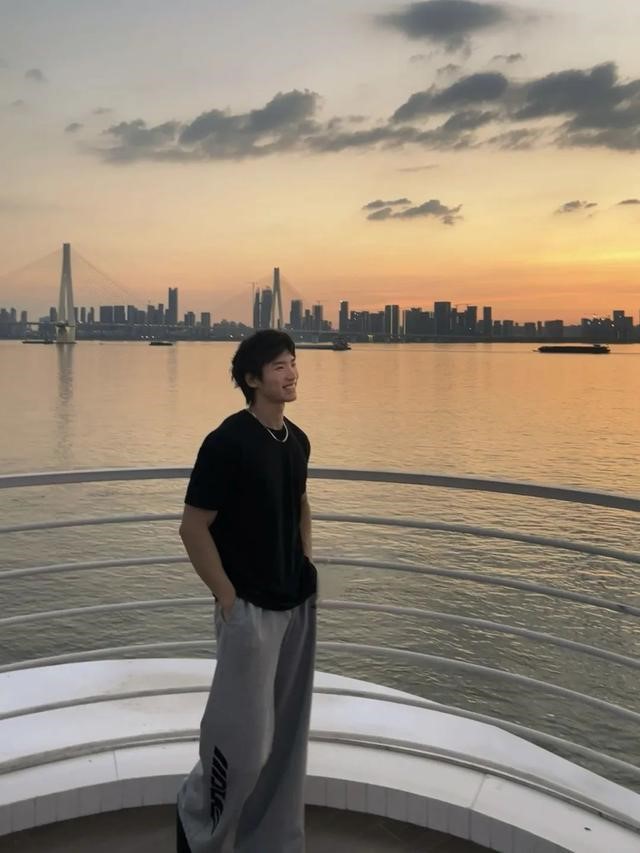 美男鱼演出大受欢迎 美男鱼演出大受欢迎