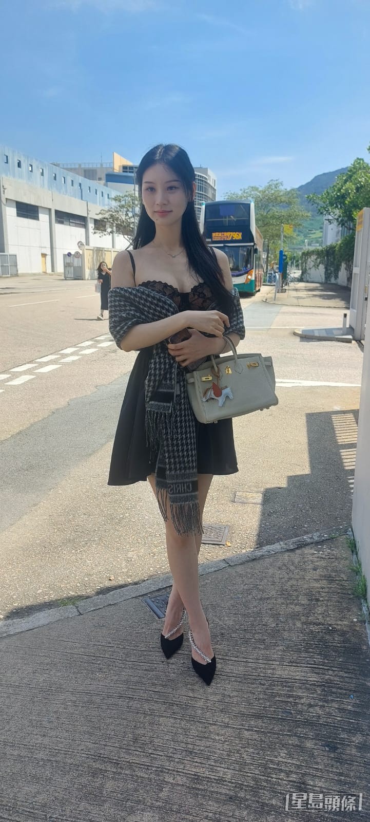 庄静璟打扮富贵现身面试。 庄静璟打扮富贵现身面试。