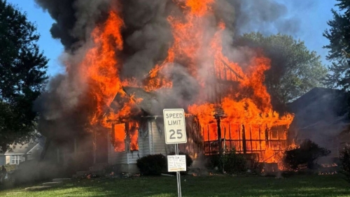 马里兰州一栋房屋发生毁灭性火灾,造成6人死亡。 马里兰州一栋房屋发生毁灭性火灾,造成6人死亡。