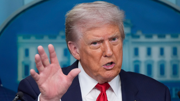 特朗普以维护城市治安为由,宣布华盛顿特区进入紧急状态。 特朗普以维护城市治安为由,宣布华盛顿特区进入紧急状态。