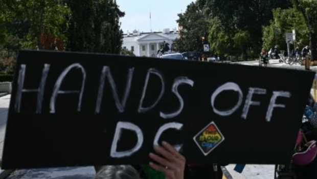 民众上街反对特朗普派国民警卫队进驻华盛顿。 民众上街反对特朗普派国民警卫队进驻华盛顿。