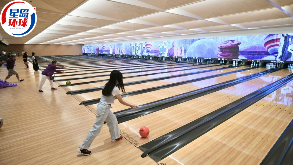 学者认为可藉这个保龄球群众赛,大大提升群众参与度,从而发展运动产业。 学者认为可藉这个保龄球群众赛,大大提升群众参与度,从而发展运动产业。