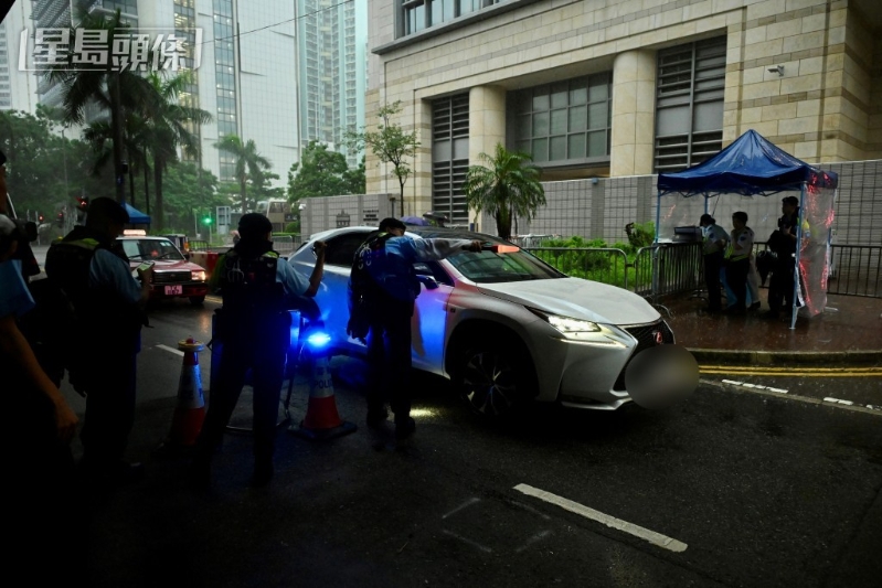 警方今早七时至7时39分时照常检查驶入的车辆。 警方今早七时至7时39分时照常检查驶入的车辆。