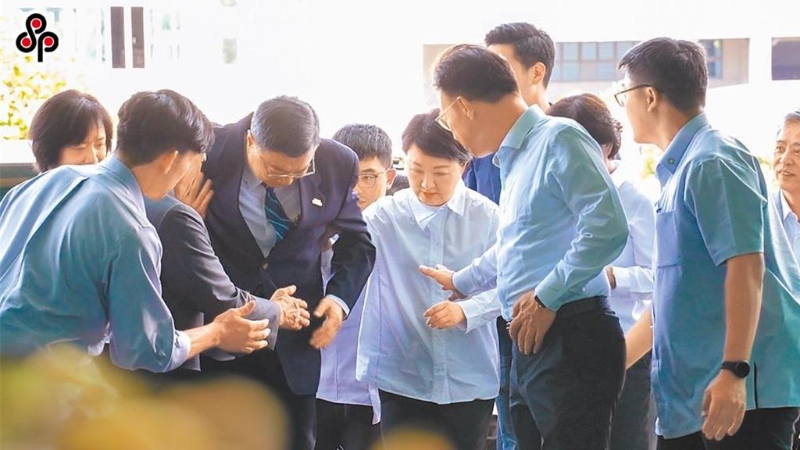 “行政院”14日召开院会。 “行政院”14日召开院会。