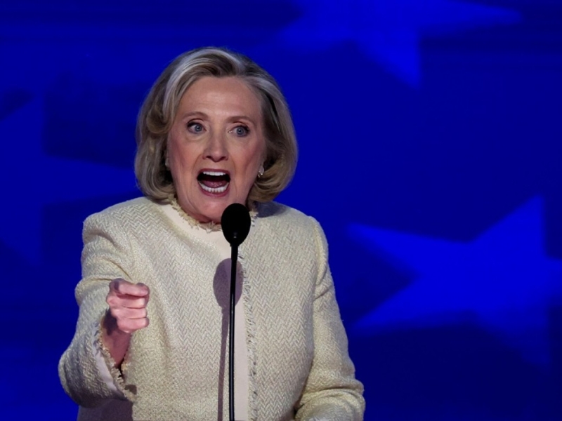 希拉里向来对特朗普不假辞色。 希拉里向来对特朗普不假辞色。