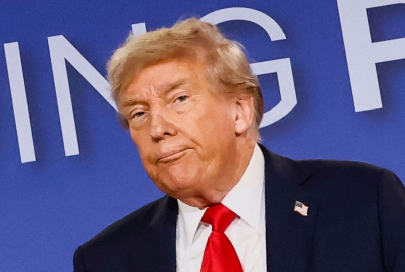 美国总统特朗普在阿拉斯加与俄罗斯总统普京举行会谈,商讨结束乌克兰战争后,在联合记者会上神情专注。 美国总统特朗普在阿拉斯加与俄罗斯总统普京举行会谈,商讨结束乌克兰战争后,在联合记者会上神情专注。