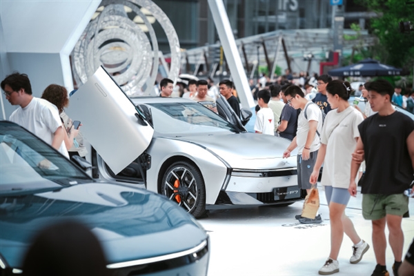 小鹏P7鹏翼门版3 小鹏P7鹏翼门版3