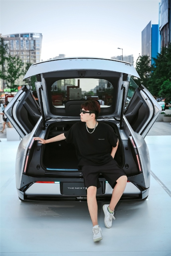 小鹏P7鹏翼门版4 小鹏P7鹏翼门版4