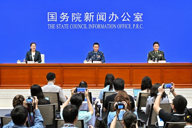 8月20日,国务院新闻办公室在北京举行新闻发布会,阅兵领导小组办公室副主任、中央军委联合参谋部作战局少将副局长吴泽棵,中国人民解放军中部战区阅兵指挥机构办公室常务副主任、政治工作部少将副主任徐贵忠介绍阅兵准备工作有关情况,并答记者问。 8月20日,国务院新闻办公室在北京举行新闻发布会,阅兵领导小组办公室副主任、中央军委联合参谋部作战局少将副局长吴泽棵,中国人民解放军中部战区阅兵指挥机构办公室常务副主任、政治工作部少将副主任徐贵忠介绍阅兵准备工作有关情况,并答记者问。