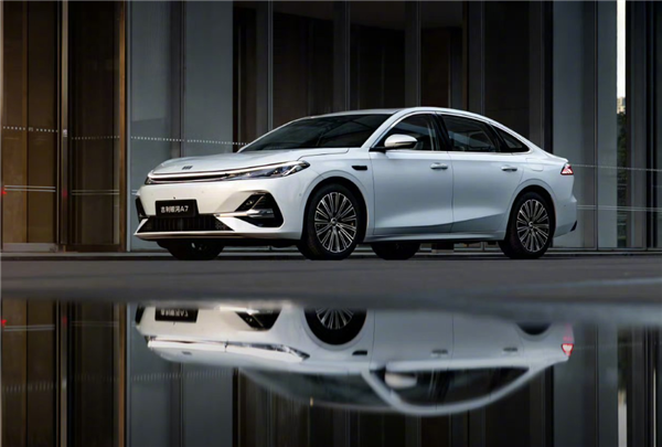 超越比亚迪秦L 吉利银河A7单周狂卖4175辆:混动中型轿车第一