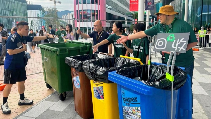 启德体育园由设计、建筑至营运全面採用减碳措施,实践惜物减废和资源循环的绿色理念。 启德体育园由设计、建筑至营运全面採用减碳措施,实践惜物减废和资源循环的绿色理念。