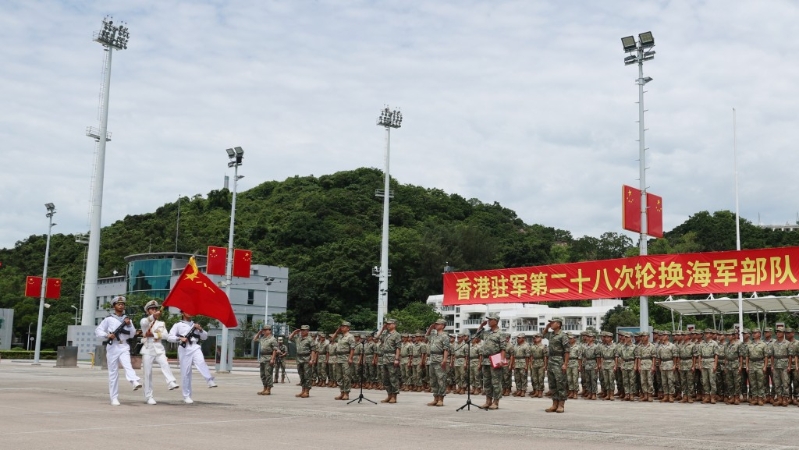 中国人民解放军驻香港部队于8月22日组织了第28次建制单位轮换,轮换行动于当晚顺利完成。 中国人民解放军驻香港部队于8月22日组织了第28次建制单位轮换,轮换行动于当晚顺利完成。
