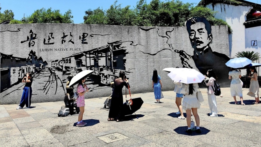 鲁迅抽烟墙画早前被人投诉。 鲁迅抽烟墙画早前被人投诉。