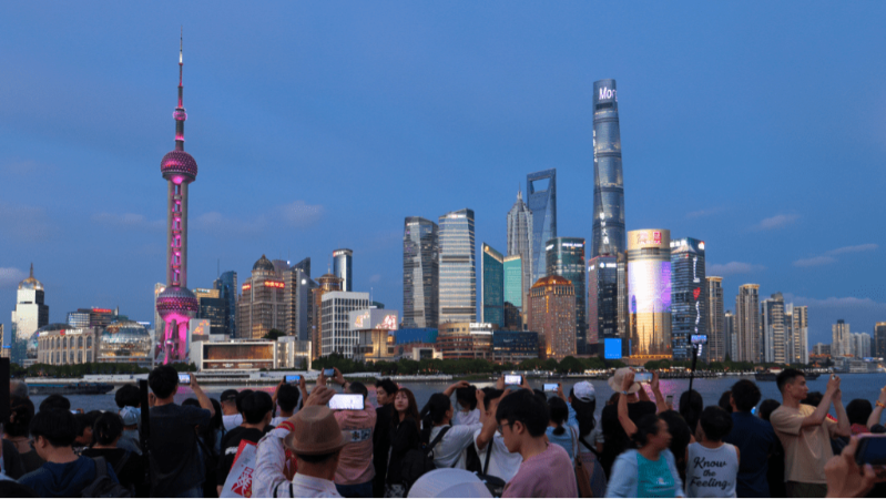 多间大行均指内地居民储蓄过剩,预期将成为A股持续上涨的动力。 多间大行均指内地居民储蓄过剩,预期将成为A股持续上涨的动力。