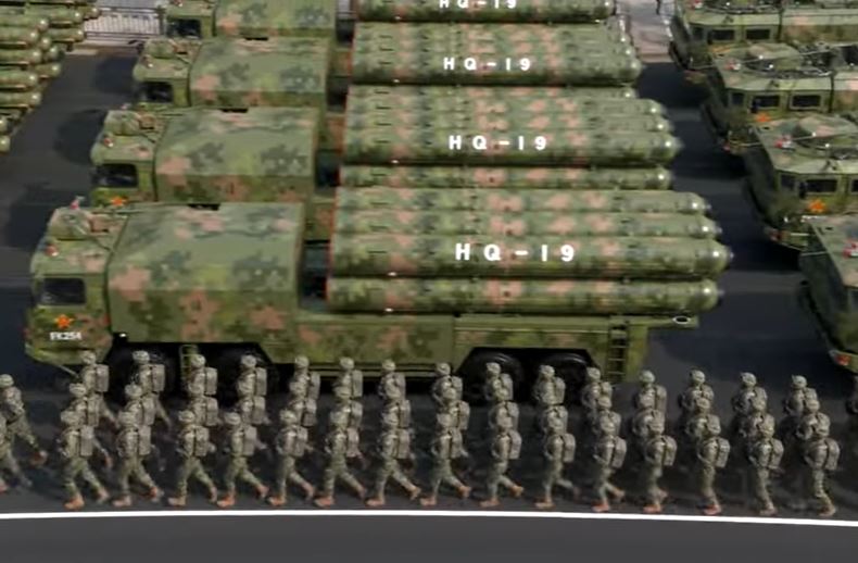 受阅部队调整战位准备通过天安门。 受阅部队调整战位准备通过天安门。