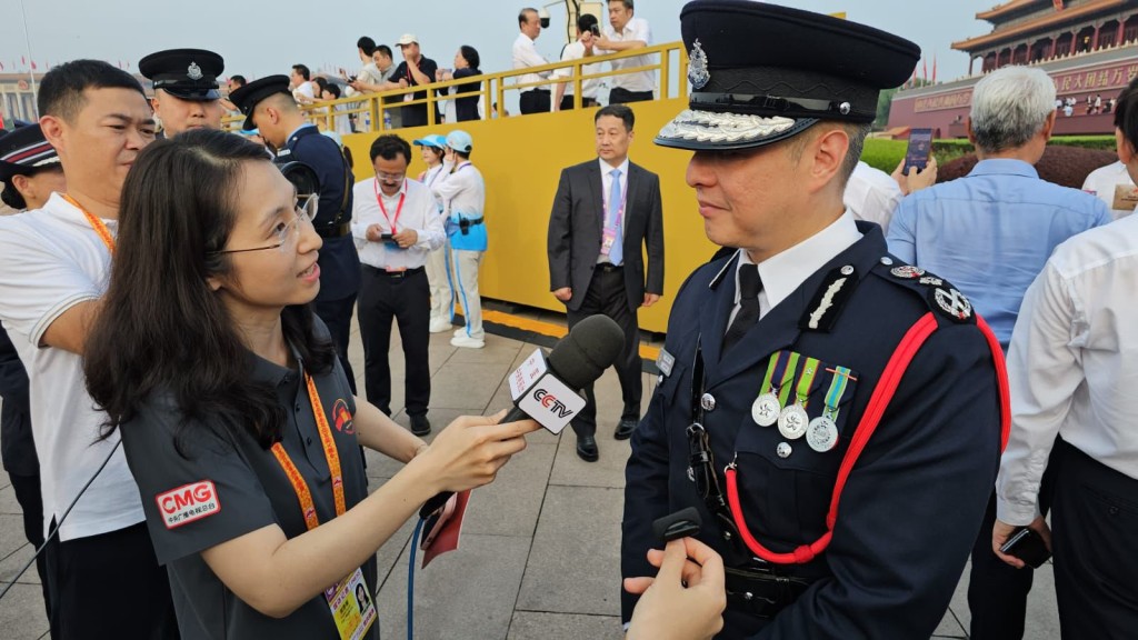 周一鸣接受中央电视台访问 周一鸣接受中央电视台访问