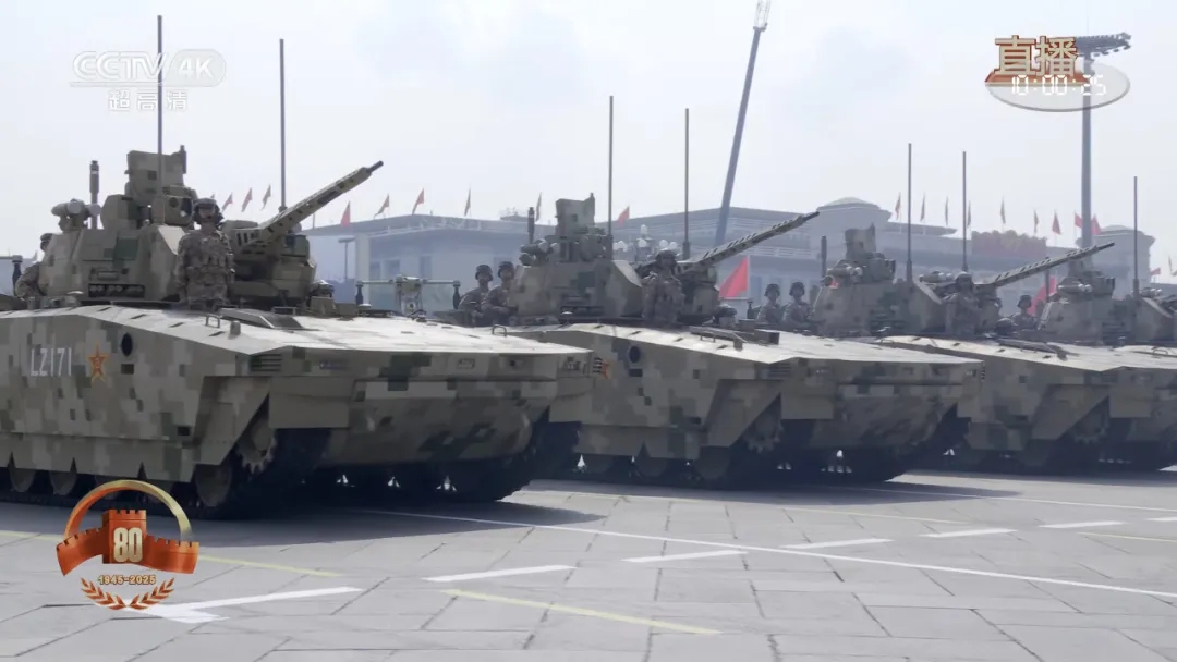 新型坦克和装甲车驾驶员的穿戴设备也是一大亮点 新型坦克和装甲车驾驶员的穿戴设备也是一大亮点