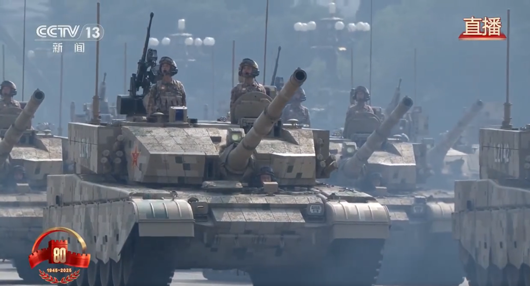 我军主战坦克和重装战车被军迷形象地称为“陆战之王” 我军主战坦克和重装战车被军迷形象地称为“陆战之王”