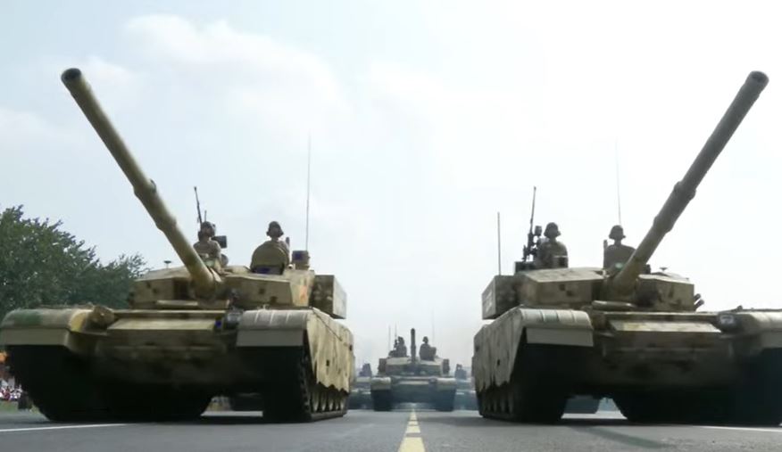 99B坦克亮相。 99B坦克亮相。