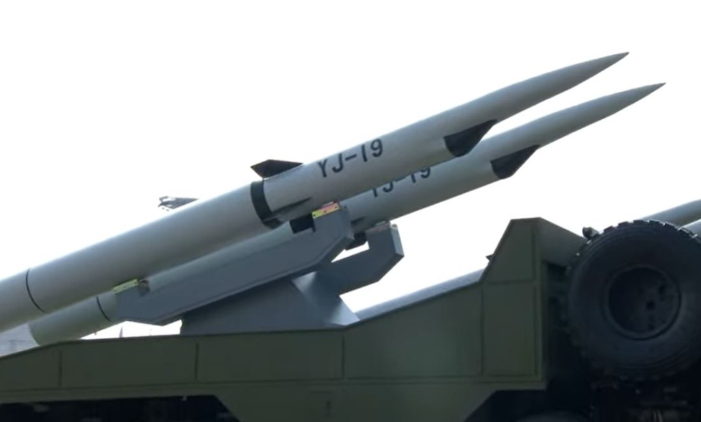 鹰击-19反舰导弹。 鹰击-19反舰导弹。