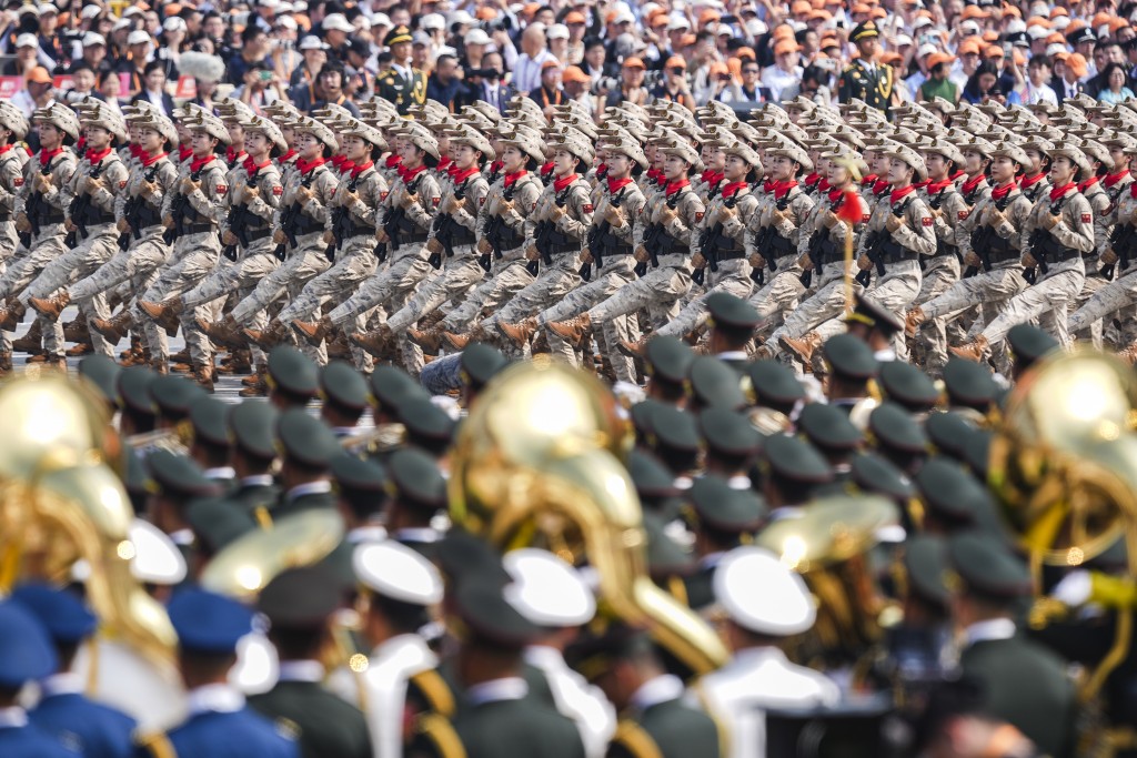 民兵方队接受检阅。 民兵方队接受检阅。