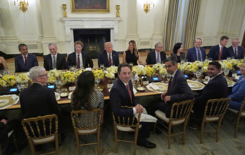 特朗普在白宫宴请多名科技界领袖。 特朗普在白宫宴请多名科技界领袖。