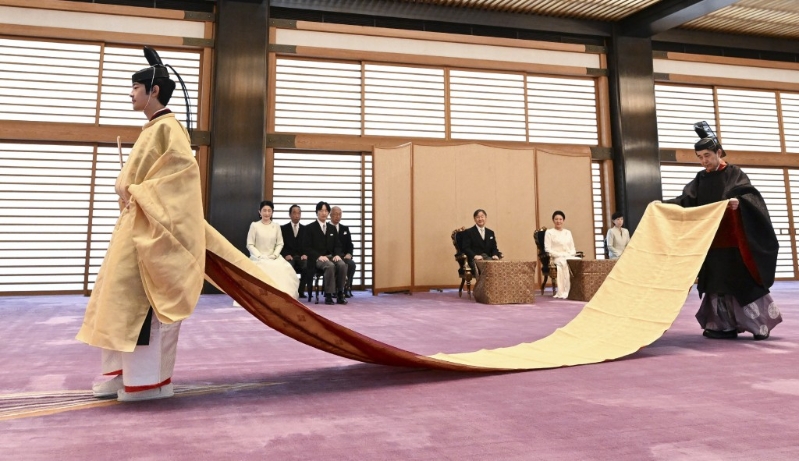 日本皇室相隔40年后再举行男性皇族成年礼。 日本皇室相隔40年后再举行男性皇族成年礼。