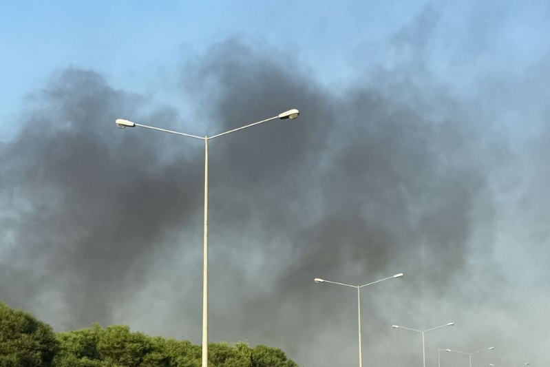 2025年9月9日,卡塔尔多哈传出数起爆炸后,浓烟升起。 2025年9月9日,卡塔尔多哈传出数起爆炸后,浓烟升起。