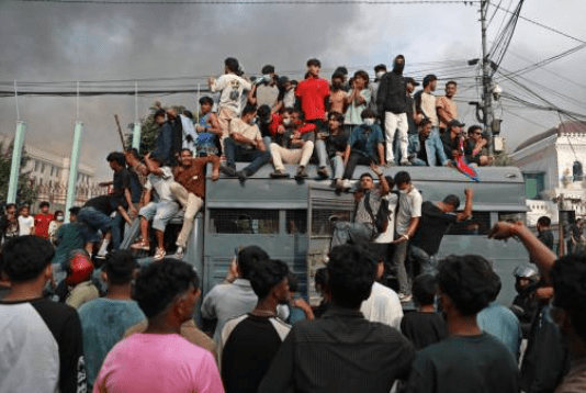 尼泊尔局势失控。 尼泊尔局势失控。