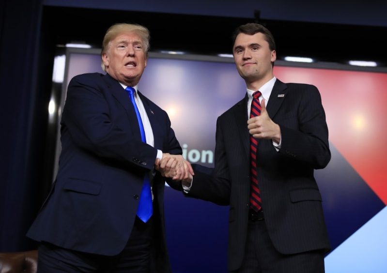 查理·柯克(Charlie Kirk)是特朗普的支持者。1 查理·柯克(Charlie Kirk)是特朗普的支持者。1