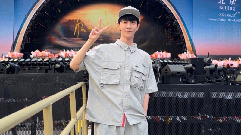 网传男星于朦胧堕楼,消息实时登上微博热搜。 网传男星于朦胧堕楼,消息实时登上微博热搜。