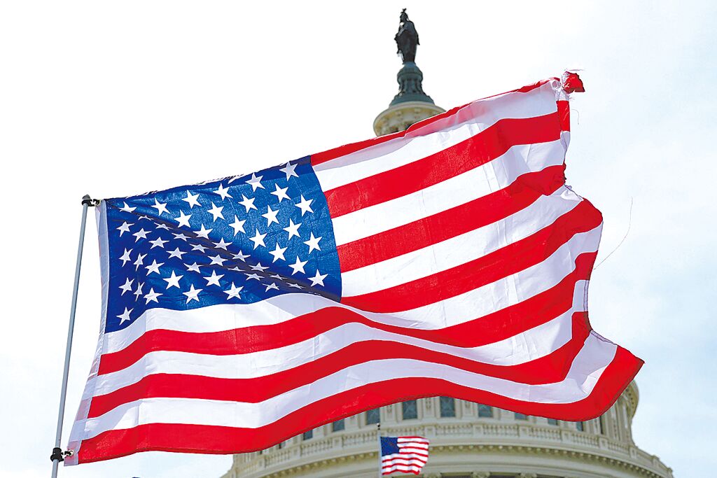 美国众议院10日通过新版《国防授权法案》。 美国众议院10日通过新版《国防授权法案》。