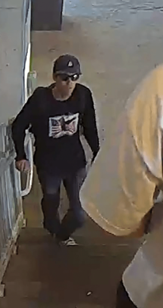 FBI公布一名“关注人士”的监视器影像照片 FBI公布一名“关注人士”的监视器影像照片