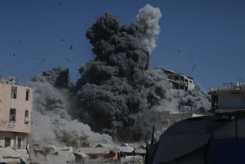 以军再炸加沙,导致50人死亡。 以军再炸加沙,导致50人死亡。