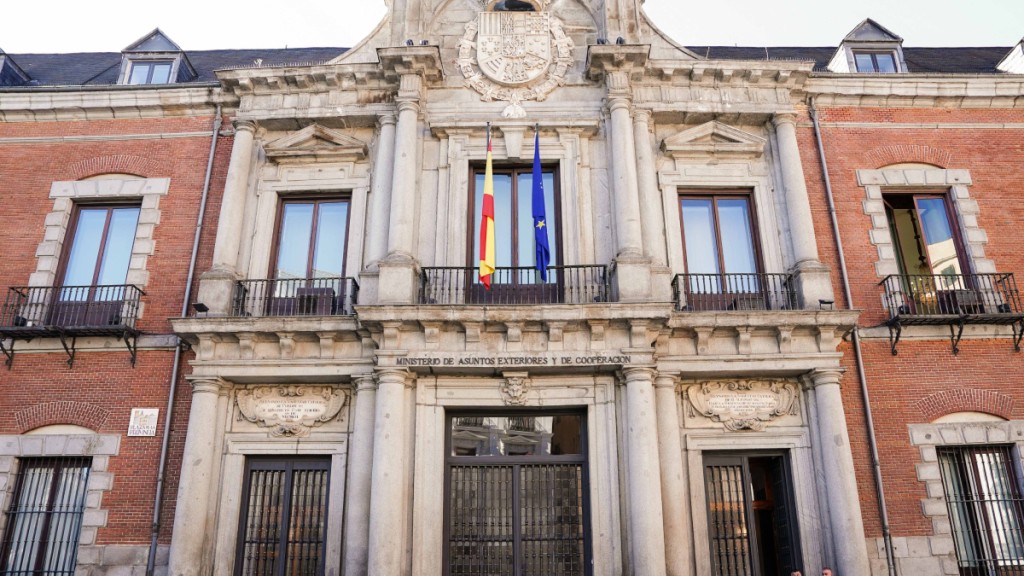 中美代表在西班牙马德里举行会谈。 中美代表在西班牙马德里举行会谈。