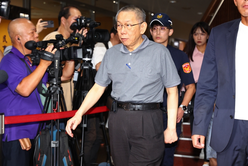 遭疑“适时”公布民调挺柯文哲? 遭疑“适时”公布民调挺柯文哲?