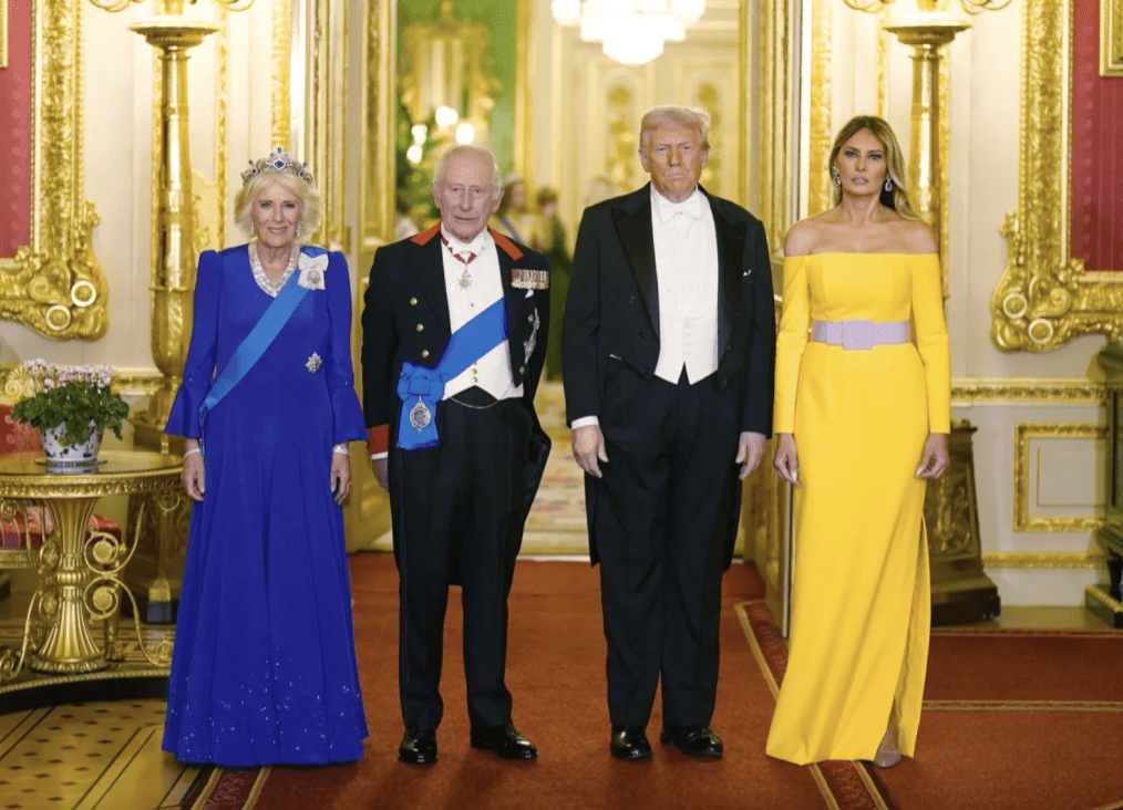 梅拉尼娅露肩装亮相国宴掀话题 梅拉尼娅露肩装亮相国宴掀话题