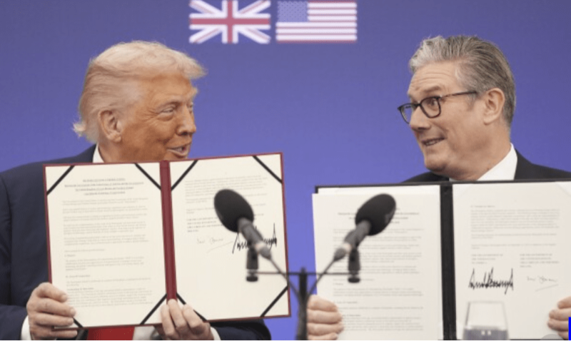 特朗普结束访英行程 特朗普结束访英行程