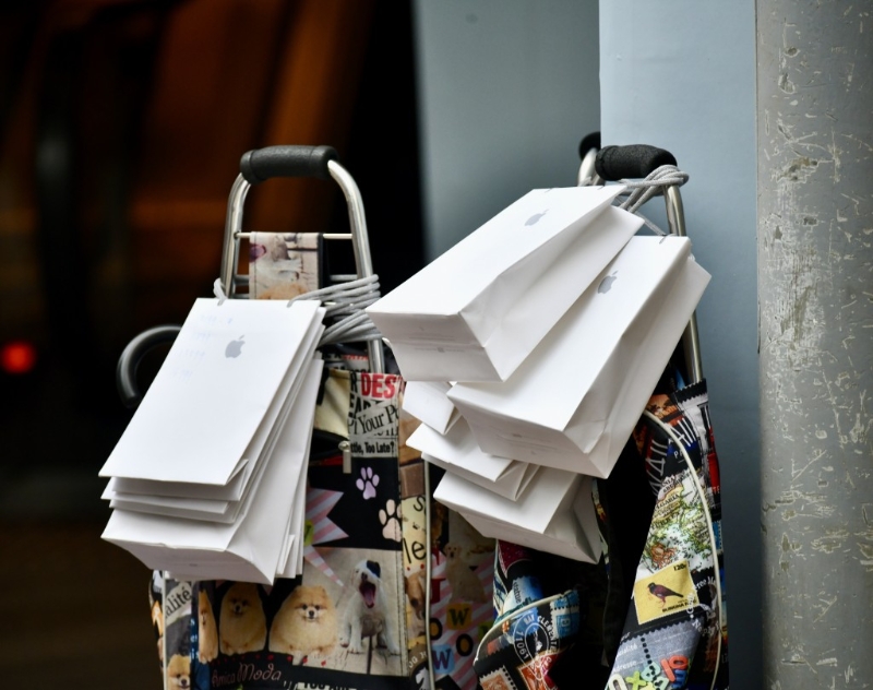 疑似收机党“回收”多部新iPhone。 疑似收机党“回收”多部新iPhone。