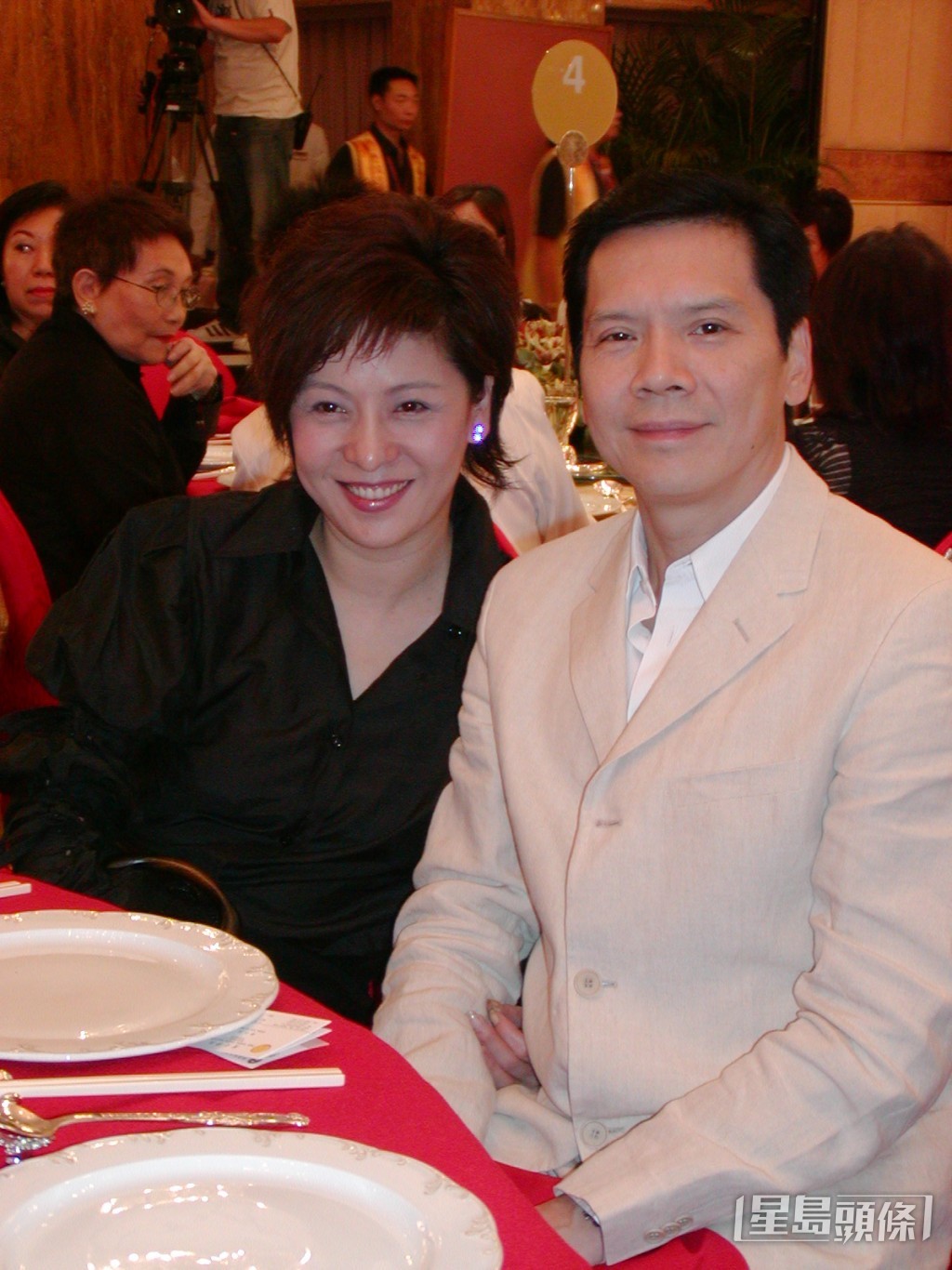 向太曾透露当年跟向华强在一起时,得不到家人的祝福。 向太曾透露当年跟向华强在一起时,得不到家人的祝福。